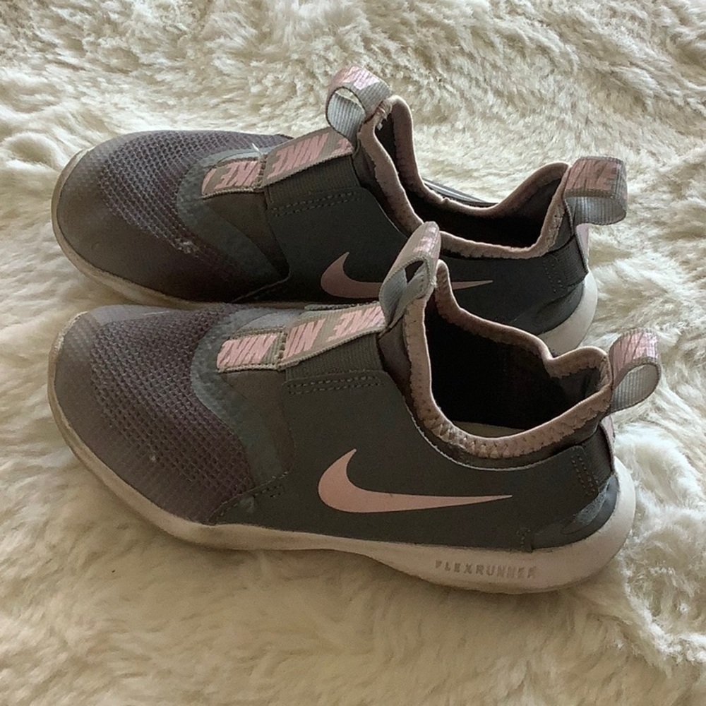 Nike flex runner girls shoes 11